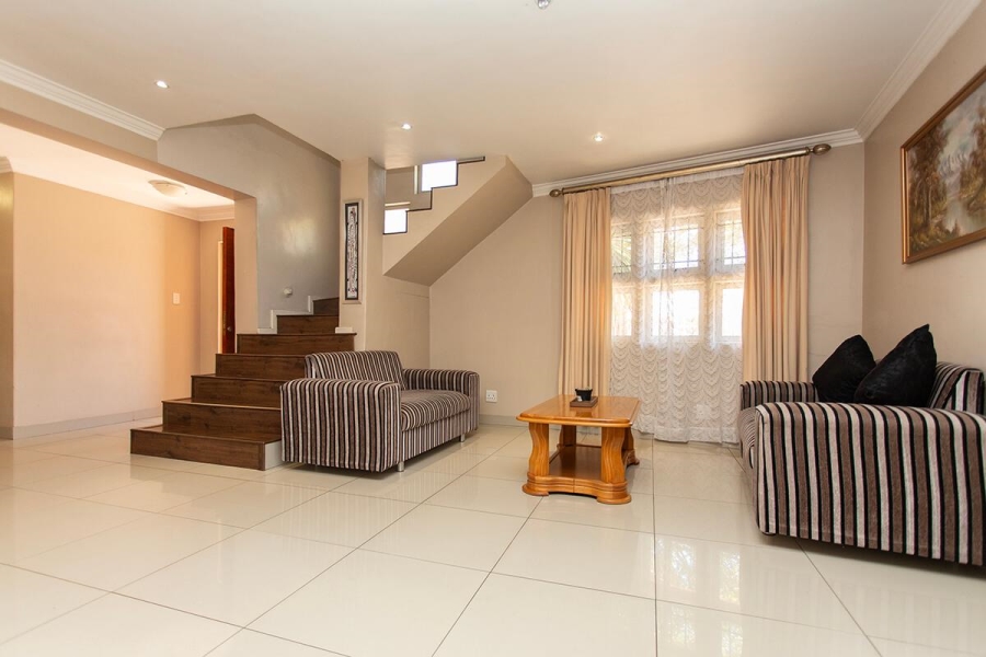 6 Bedroom Property for Sale in Vredekloof Heights Western Cape